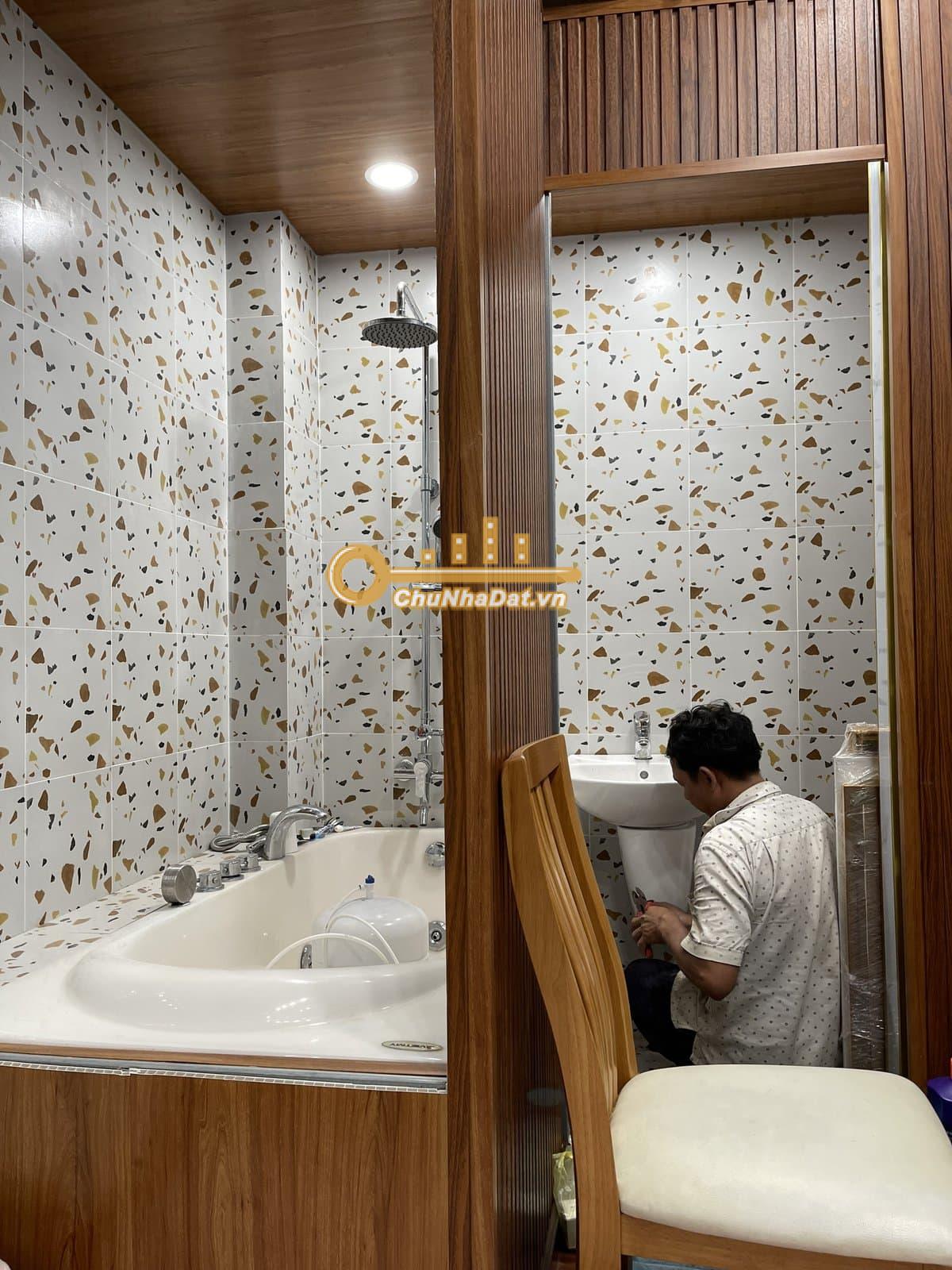 Bán Nhà 2 tầng Hẻm Hòa Mỹ, Q.1 ngang 4m hướng Tây Nam